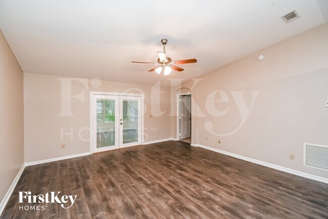 Foto del edificio - 12450 Harbor Winds Dr N