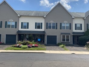 Building Photo - 725 Dell Ct