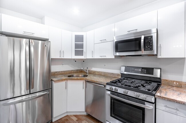 Building Photo - 18 W 129th St