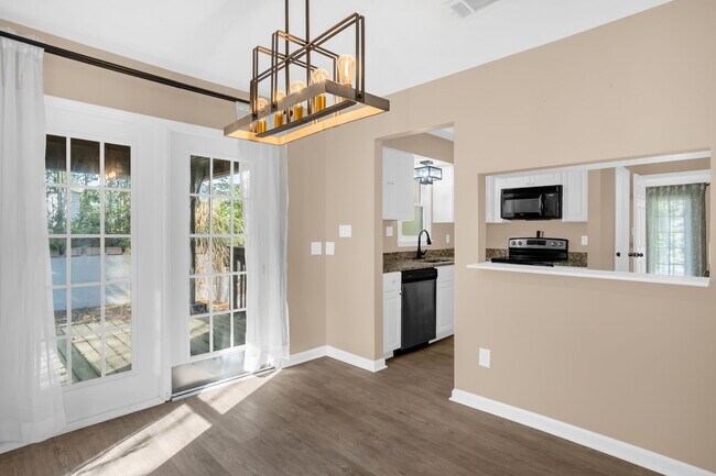 Foto del edificio - 3101 Cinnamon Cir