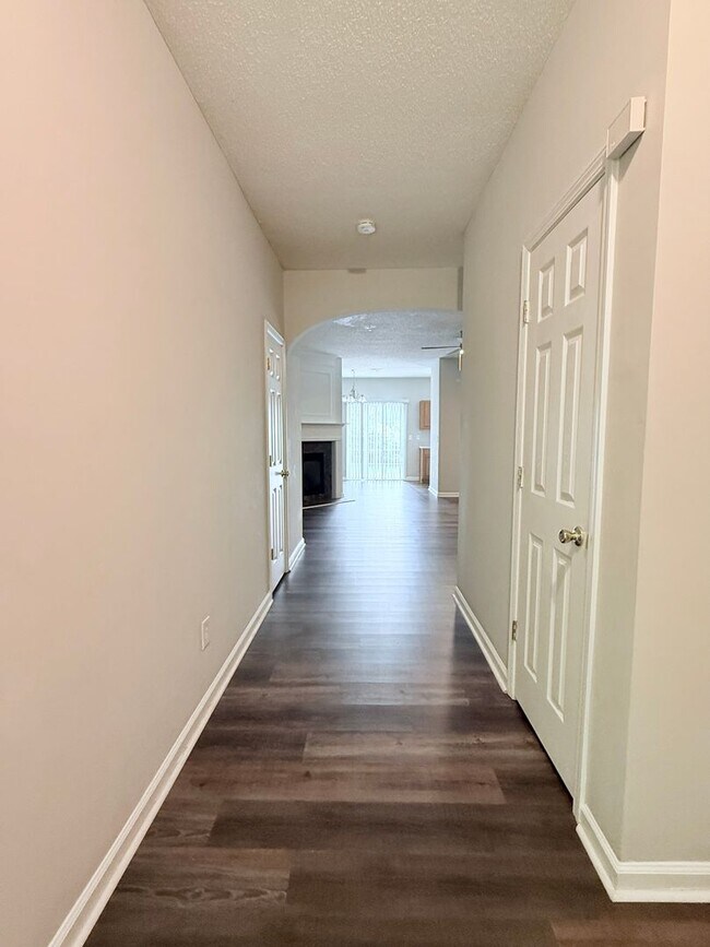 Building Photo - Downtown Cumming rental - End unit townhome!