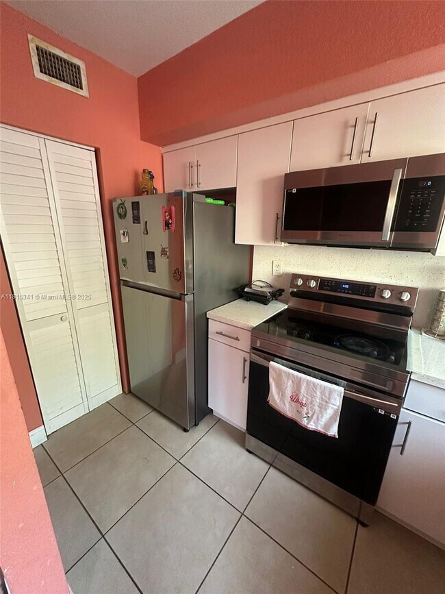 Foto del edificio - 8319 NW 5th Ave
