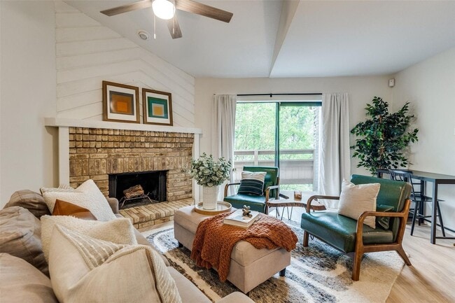 Building Photo - Stunning Newly Renovated Condo by Love Field