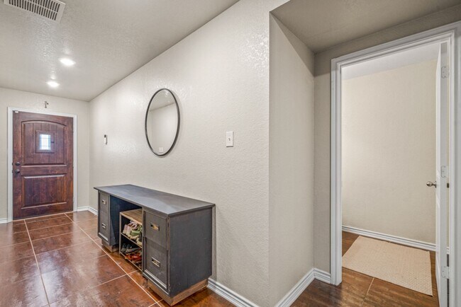Foto del edificio - $500.00 OFF First Months Rent!!