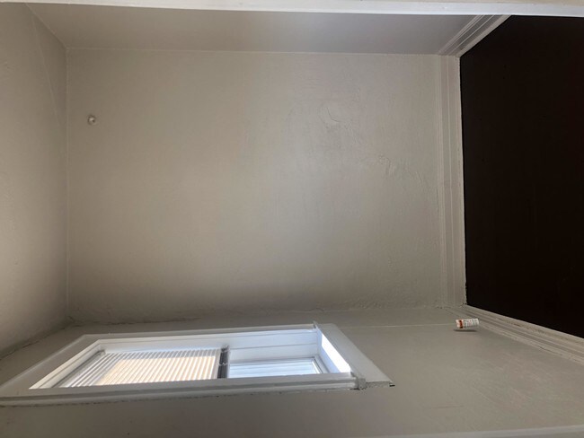 Building Photo - bedroom in Chicago IL 60804