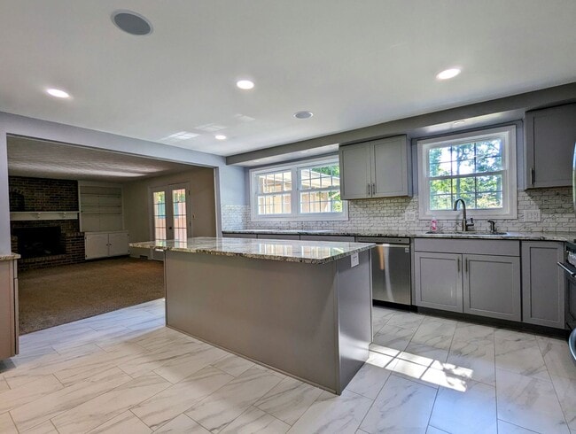 Building Photo - Center Hall Colonial for rent in Hudson!