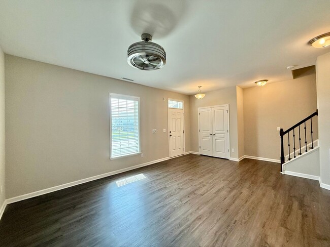 Building Photo - Stunning 3BD, 3.5BA Raleigh Townhome in th...