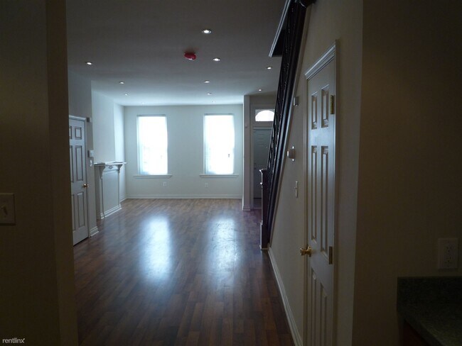 Building Photo - 4 br, 2 bath Apartment - 1937 Federal Street