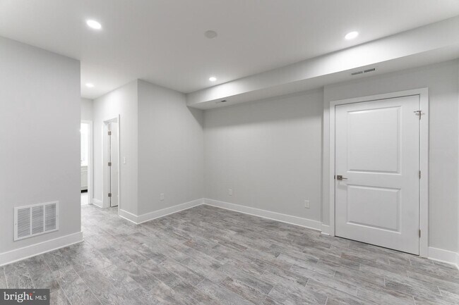 Foto del edificio - 2933 Salmon St