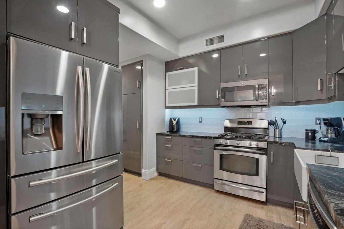 Foto principal - 16123 Sunset Blvd