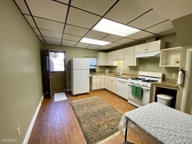 Building Photo - 2 br, 1 bath Townhome - 504 E North Ave