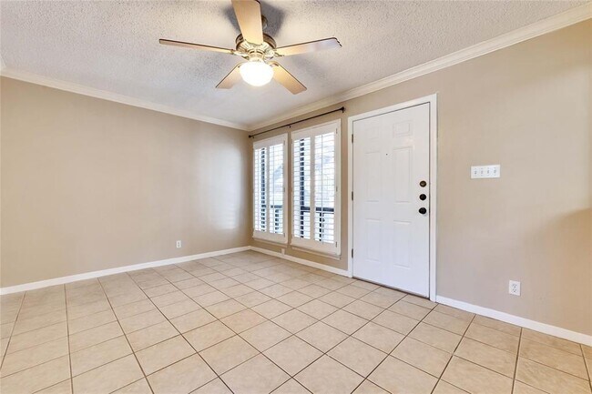 Building Photo - 2510 San Gabriel unit St
