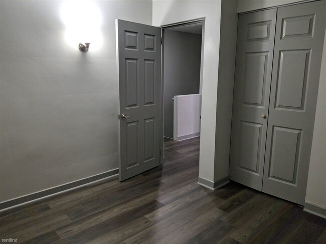 Building Photo - 3 br, 1 bath  - 121 Ledgecrest Ave A