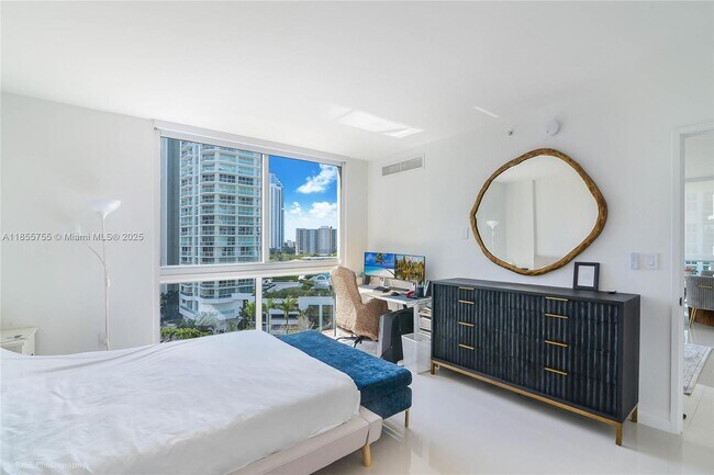 Foto del edificio - 250 Sunny Isles Blvd