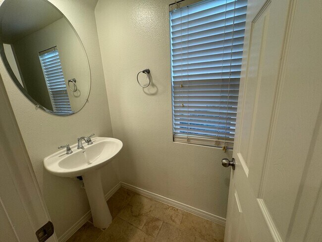 Foto del edificio - Charming 3-Bedroom Coastal Retreat