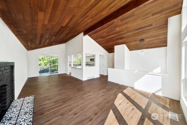 Building Photo - Private 4 bedroom home with RV and boat pa...