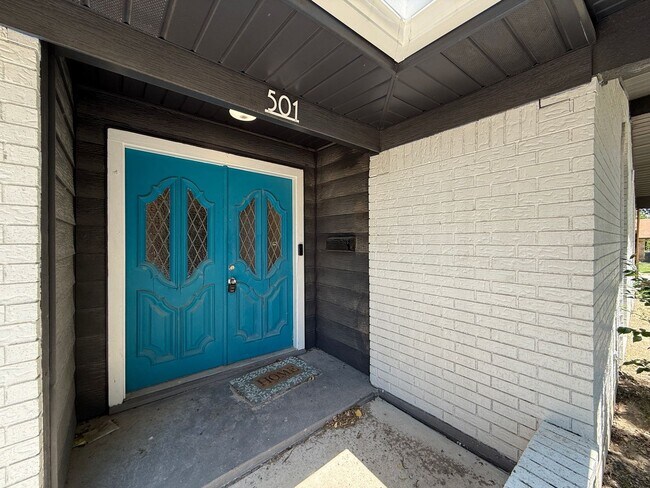 Building Photo - 501 W Voelter Ave
