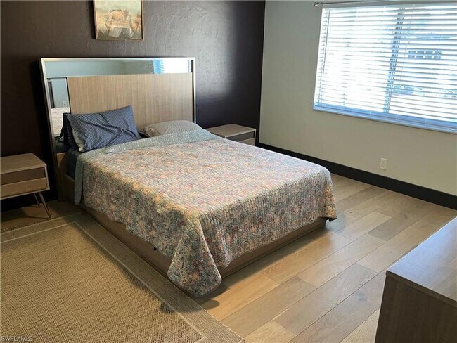 Foto del edificio - 4180 Looking Glass Ln