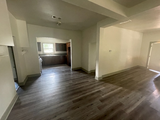 Building Photo - 275 Woodlawn Ave