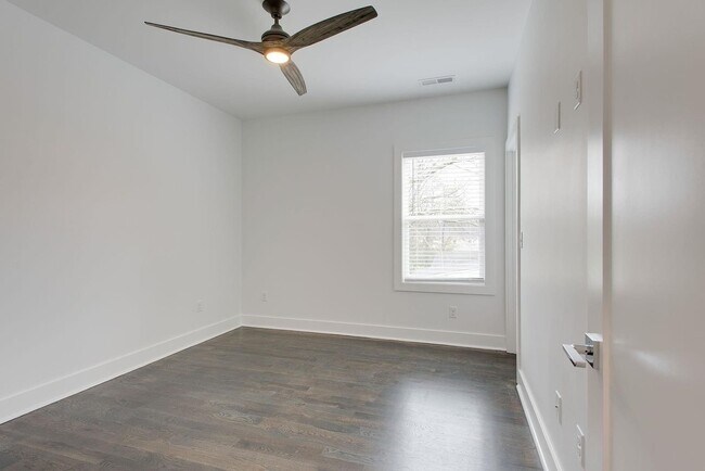 Building Photo - 1616 12th Ave N