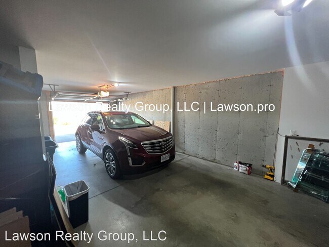 Building Photo - 2 br, 2.5 bath House - 3917 Colonial Green...