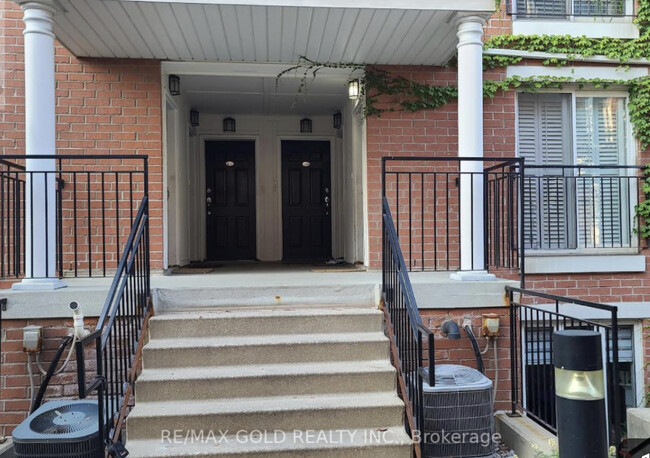 Building Photo - 10 Laidlaw St