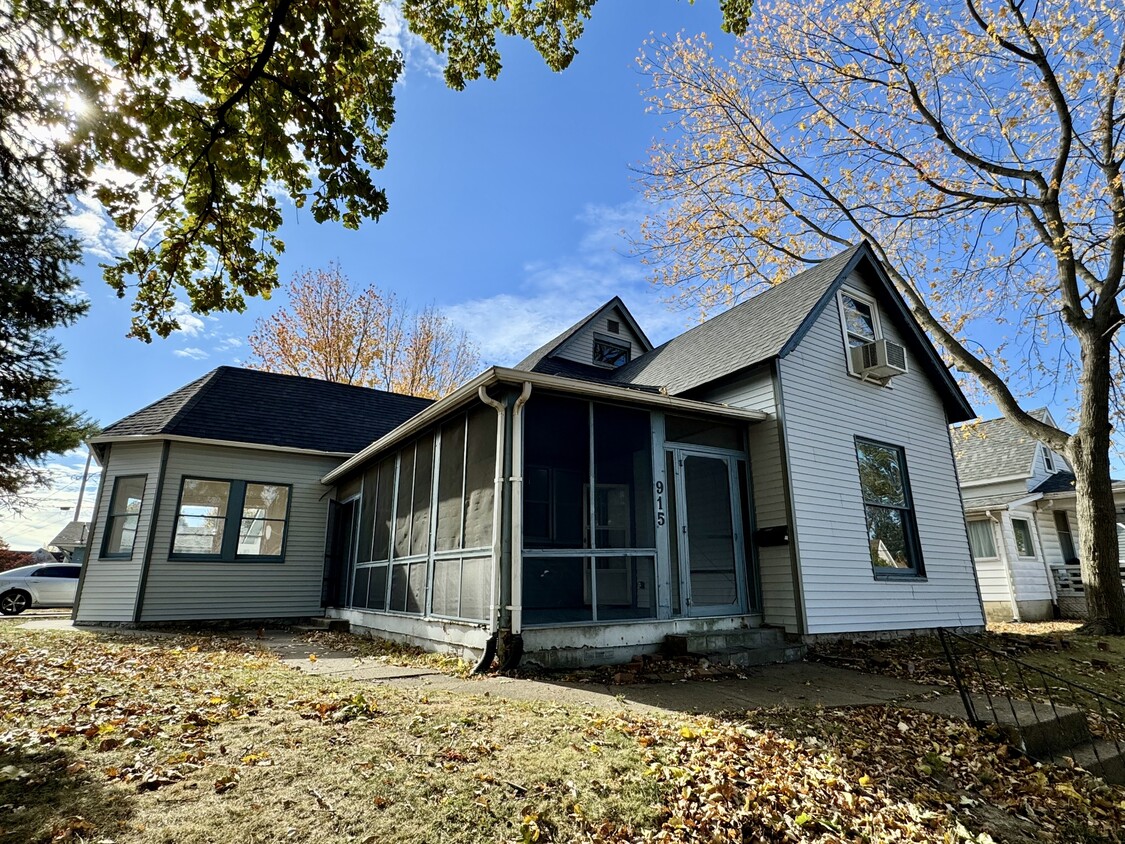 Primary Photo - 915 W Taylor St