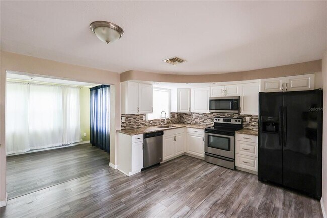 Foto del edificio - 3349 Silver Hill Dr