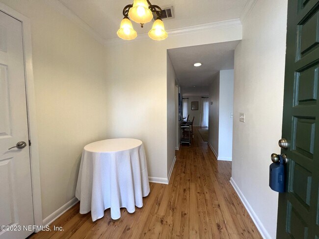 Foto del edificio - 10024 Leisure Ln N