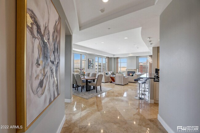 Foto del edificio - 2211 E Camelback Rd