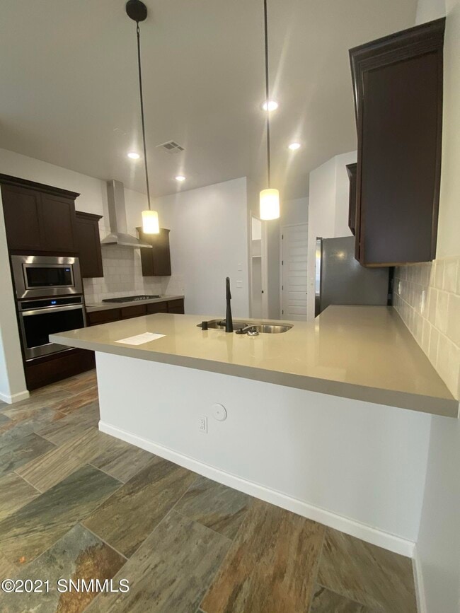 Building Photo - 4026 N Sommerset Ave