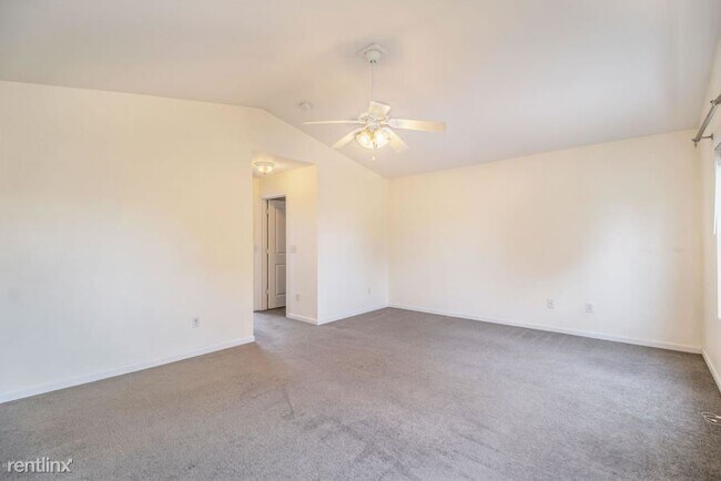 Building Photo - 3 br, 2 bath House - 8843 Geiser Grv