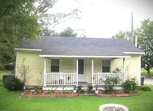 Building Photo - 516 Winstead St N