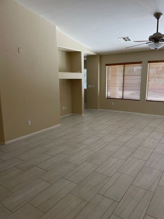 Building Photo - COMING SOON! Spacious 4 Bedroom, 2 Bath Ho...