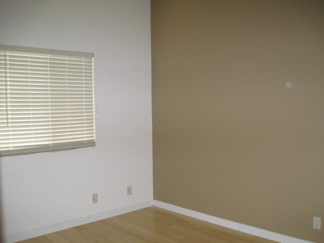 Building Photo - 1742 Dunsmuir Way