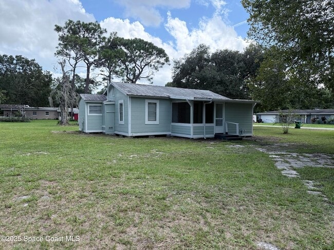 Building Photo - 5737 Travis St