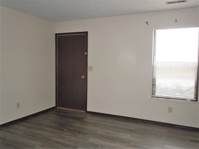 Building Photo - 157 S Aurora St