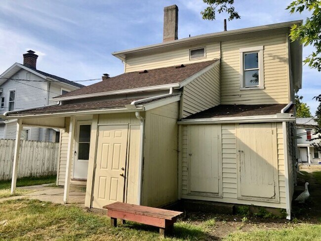 Foto del edificio - 548 E Pearl St