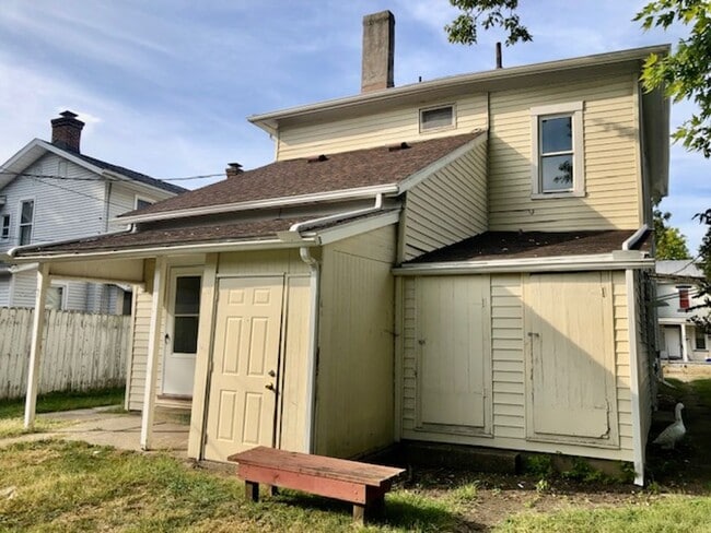 Building Photo - 548 E Pearl St