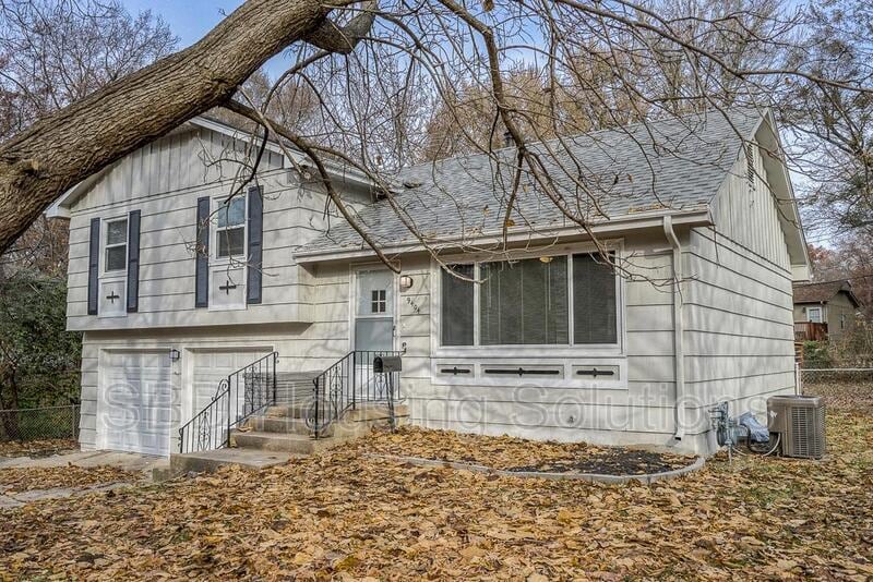 Primary Photo - 9404 E 80 Terrace