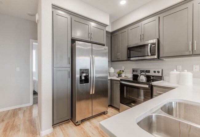 Building Photo - Modern Fremont Townhouse: 3 Beds, 3 Baths ...