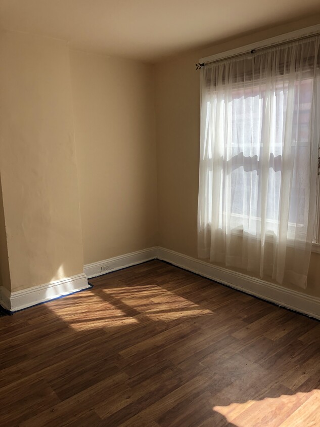 Living Room - 2925 W Clementine St.