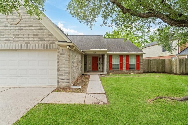 Building Photo - 3909 Greenwood Dr