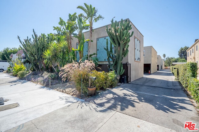 Building Photo - 12014 Kling St