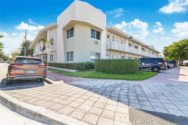 Foto del edificio - 6930 Rue Versailles Dr