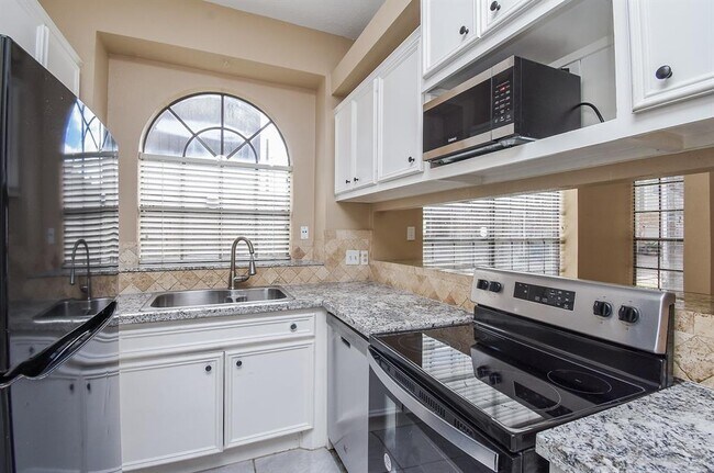 Foto del edificio - 8888 Benning Dr