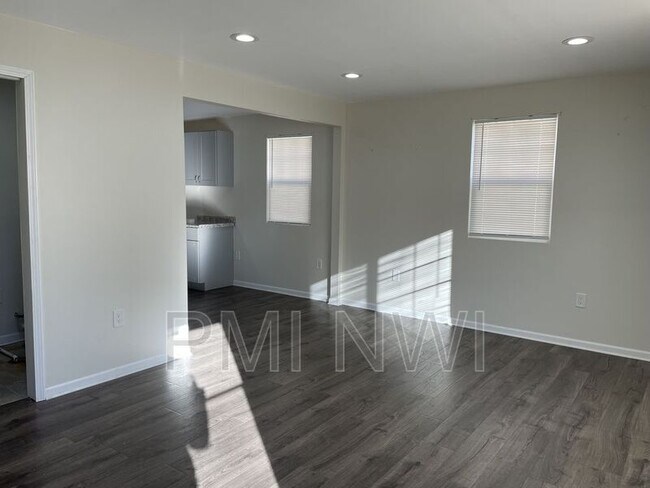 Building Photo - 913 Spruce St