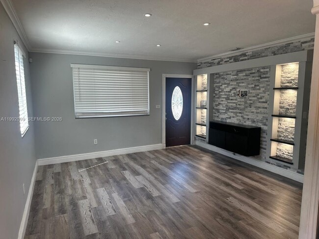 Foto del edificio - 1166 W 24th St