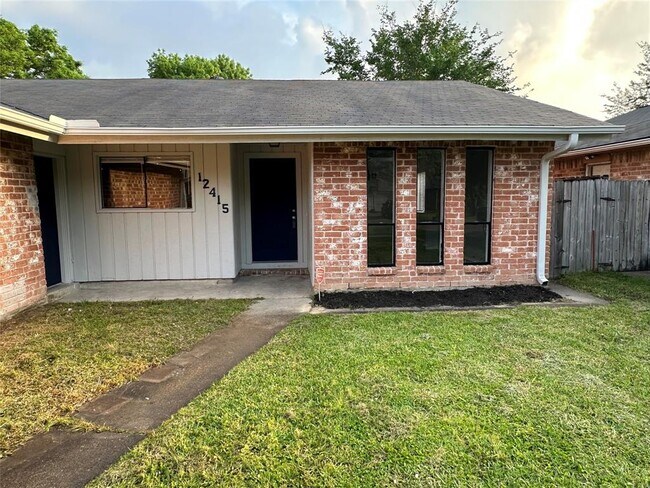 Building Photo - 12415 Drifting Winds Dr