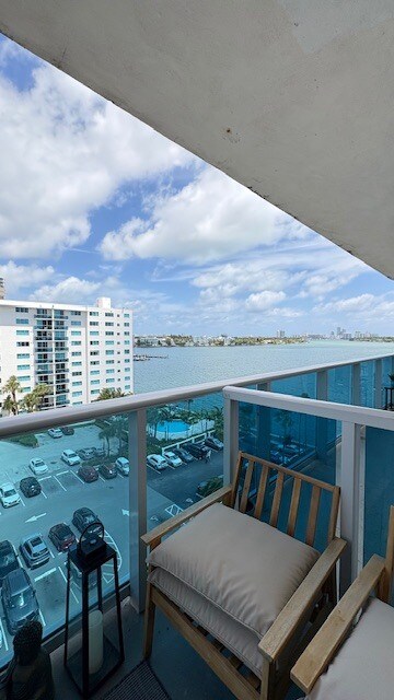 Foto del edificio - 7501 E Treasure Dr
